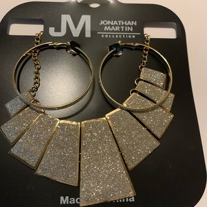 Elegant huge face necklace